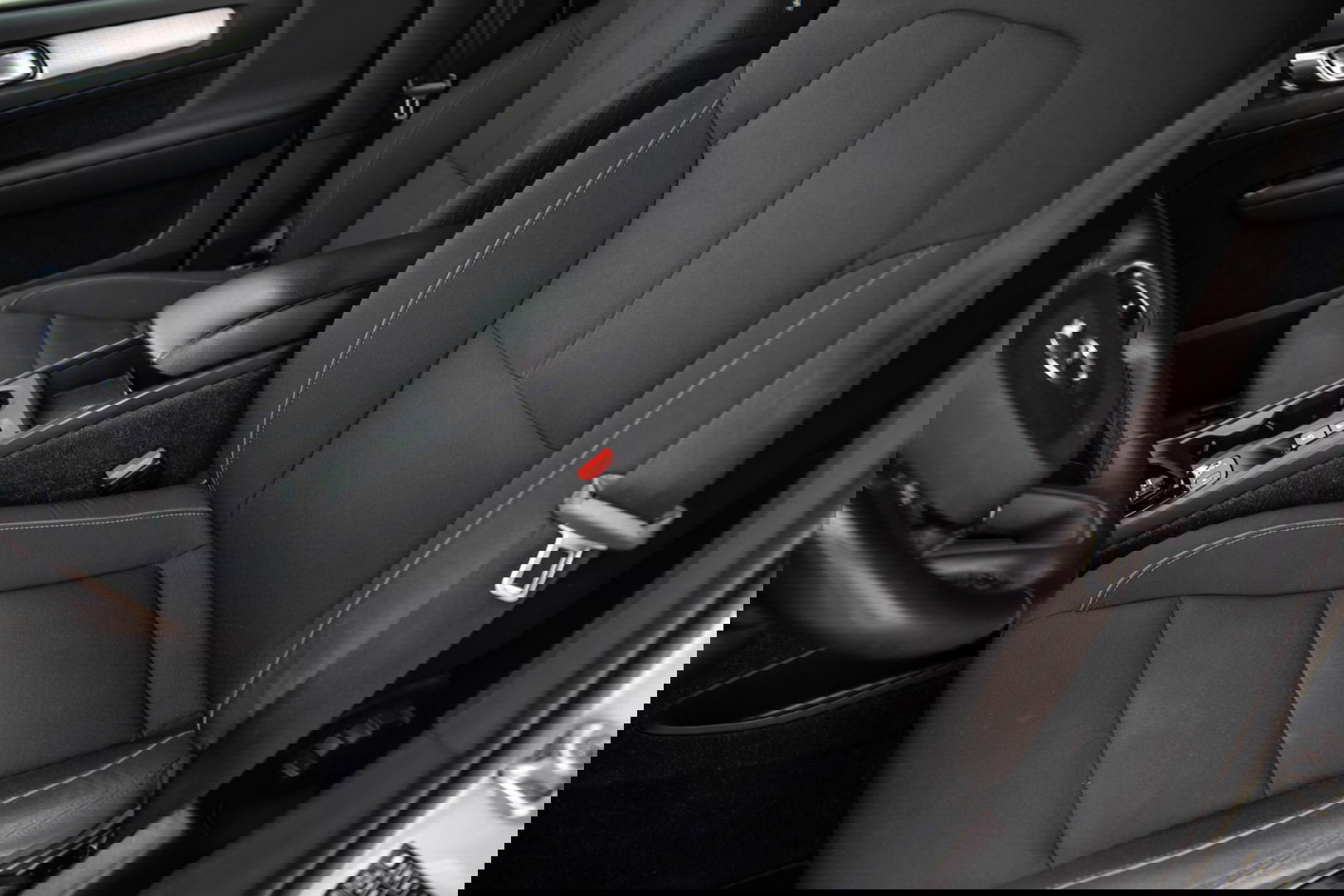 Volvo XC40 1.5 T4 Recharge Inscription AUTOMAAT / PLUG IN HYBRID / NAVI / STOELVERWARMING / CAMERA