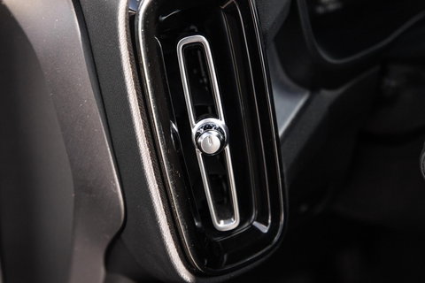 Volvo XC40 1.5 T4 Recharge Inscription AUTOMAAT / PLUG IN HYBRID / NAVI / STOELVERWARMING / CAMERA