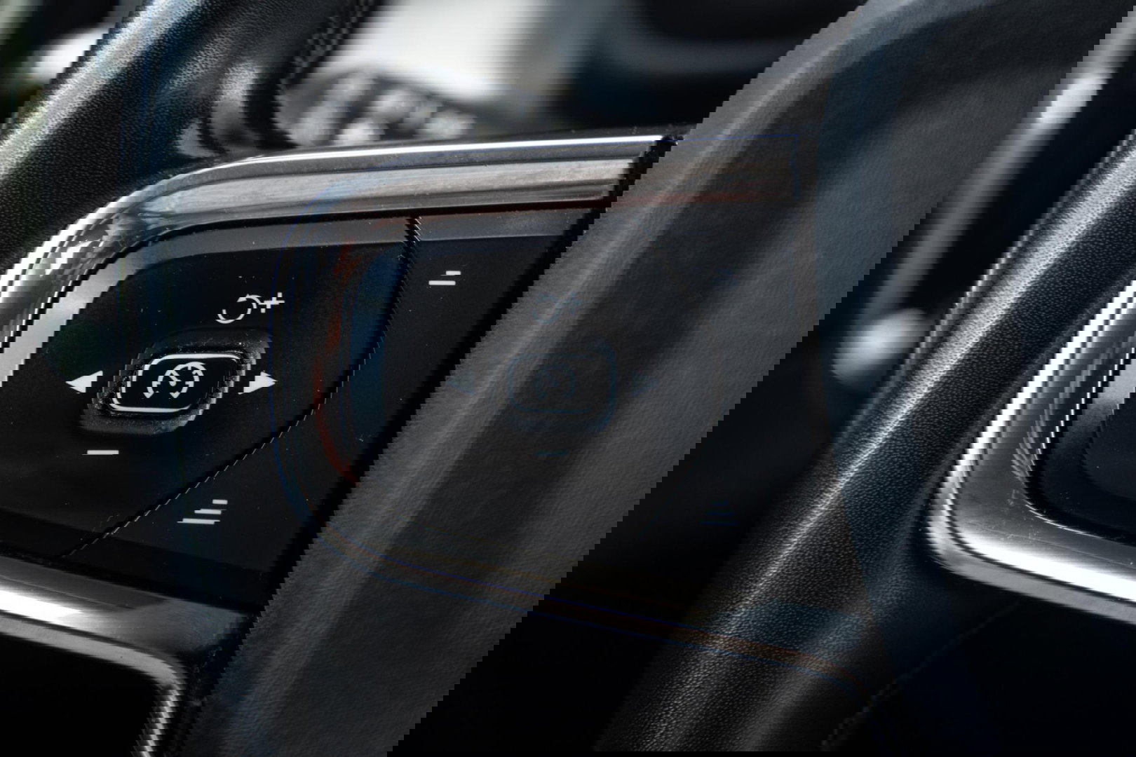 Volvo XC40 1.5 T4 Recharge Inscription AUTOMAAT / PLUG IN HYBRID / NAVI / STOELVERWARMING / CAMERA