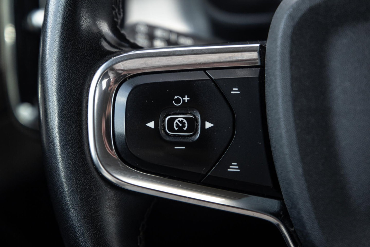 Volvo XC40 1.5 T4 Recharge Inscription AUTOMAAT / PLUG IN HYBRID / NAVI / STOELVERWARMING / CAMERA