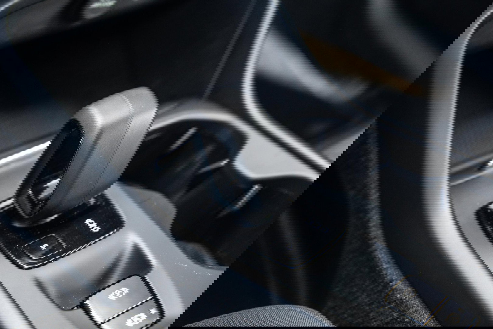 Volvo XC40 1.5 T4 Recharge Inscription AUTOMAAT / PLUG IN HYBRID / NAVI / STOELVERWARMING / CAMERA