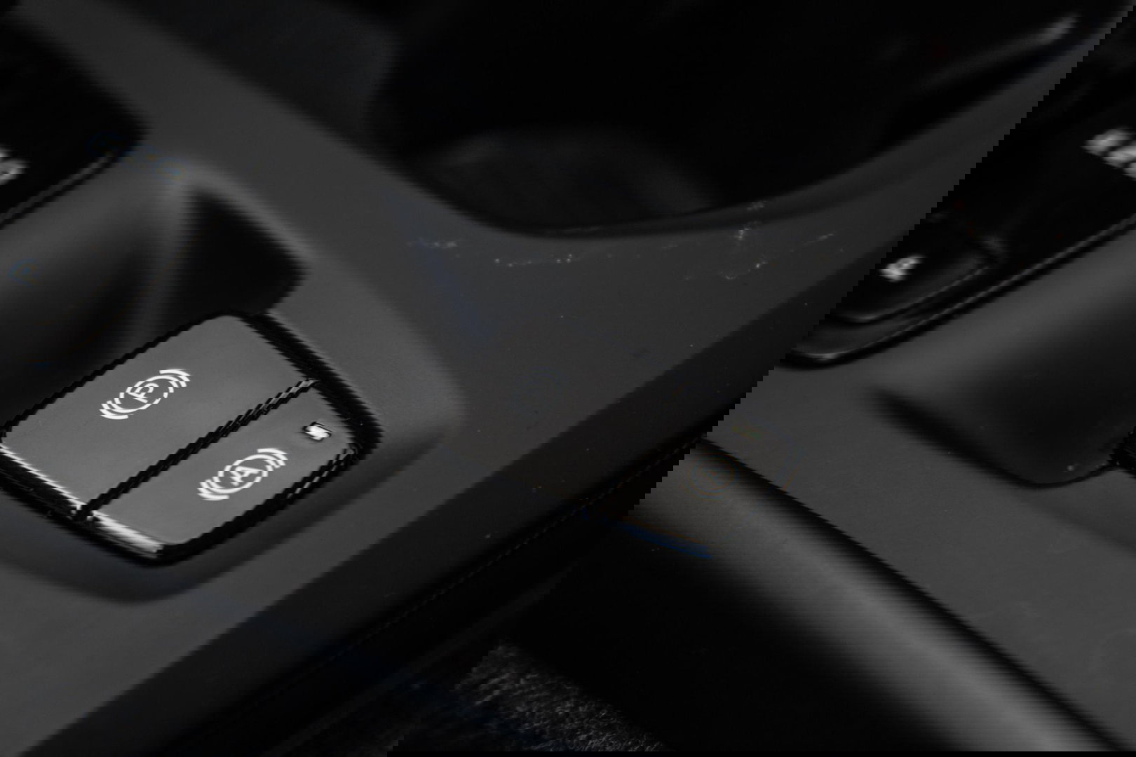 Volvo XC40 1.5 T4 Recharge Inscription AUTOMAAT / PLUG IN HYBRID / NAVI / STOELVERWARMING / CAMERA