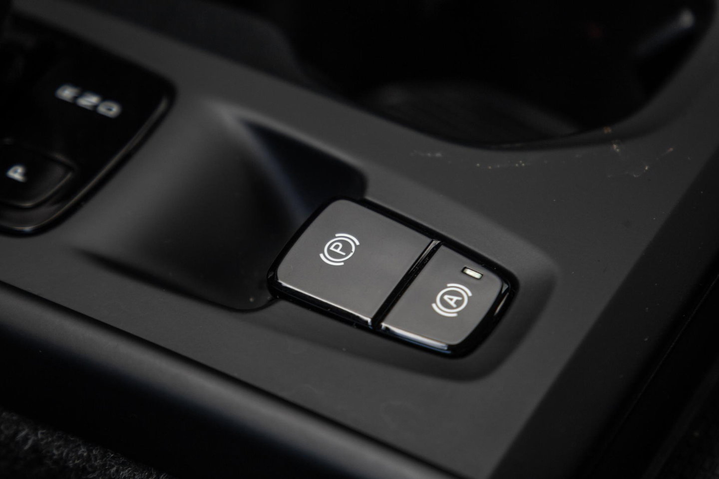 Volvo XC40 1.5 T4 Recharge Inscription AUTOMAAT / PLUG IN HYBRID / NAVI / STOELVERWARMING / CAMERA