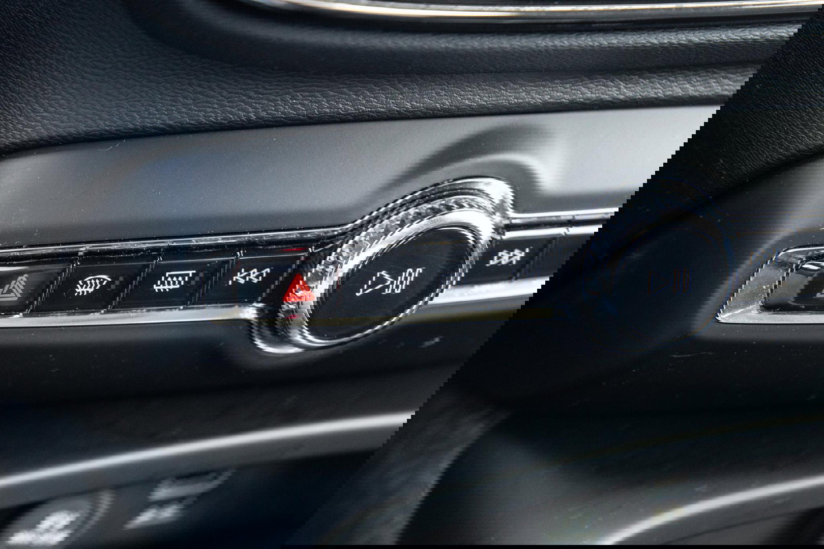 Volvo XC40 1.5 T4 Recharge Inscription AUTOMAAT / PLUG IN HYBRID / NAVI / STOELVERWARMING / CAMERA