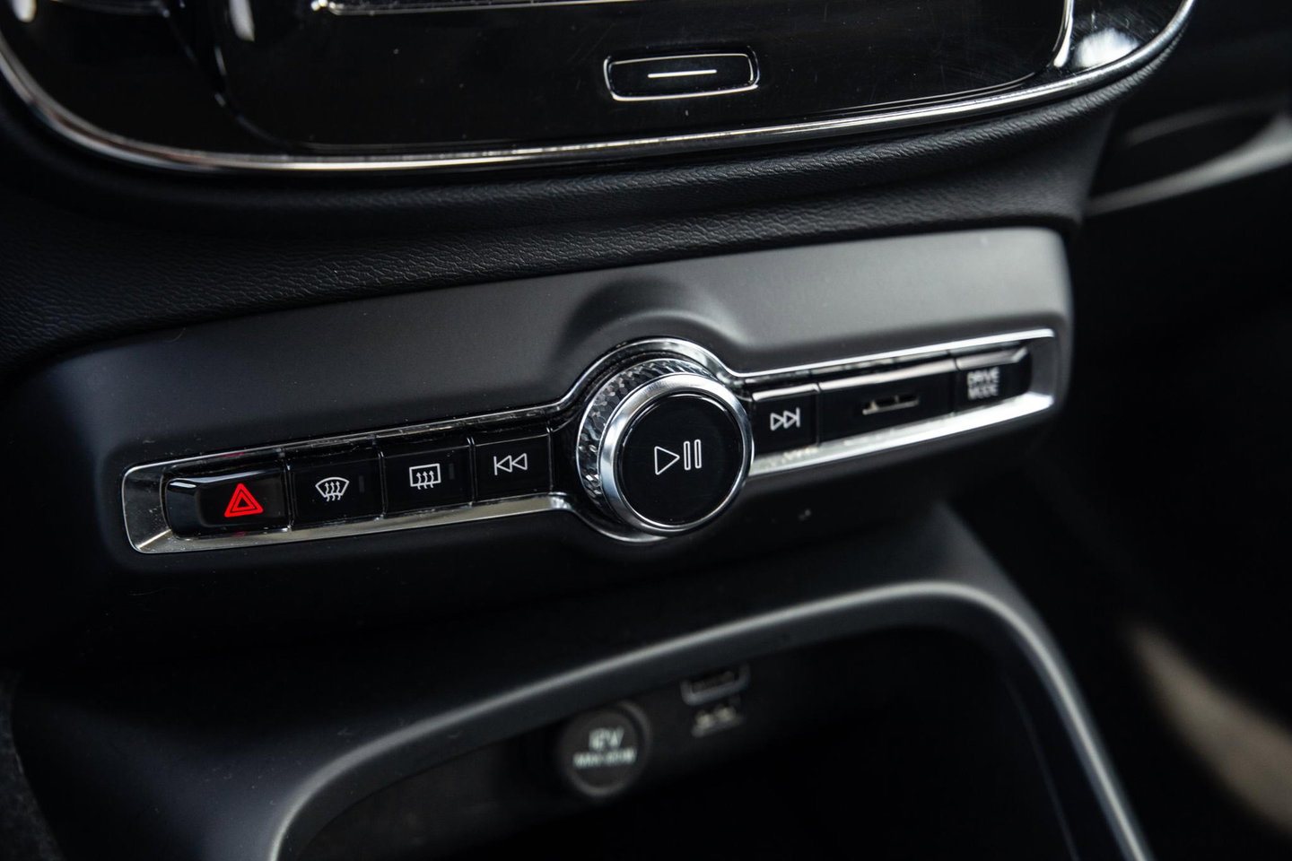 Volvo XC40 1.5 T4 Recharge Inscription AUTOMAAT / PLUG IN HYBRID / NAVI / STOELVERWARMING / CAMERA