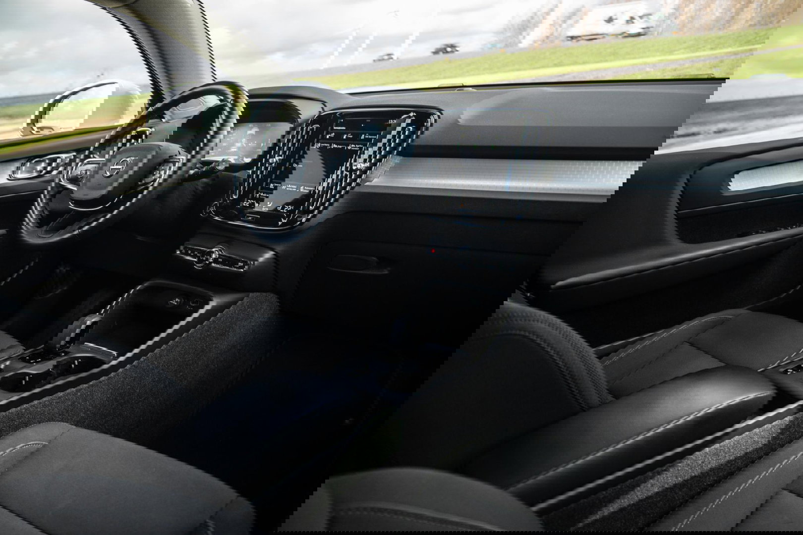 Volvo XC40 1.5 T4 Recharge Inscription AUTOMAAT / PLUG IN HYBRID / NAVI / STOELVERWARMING / CAMERA