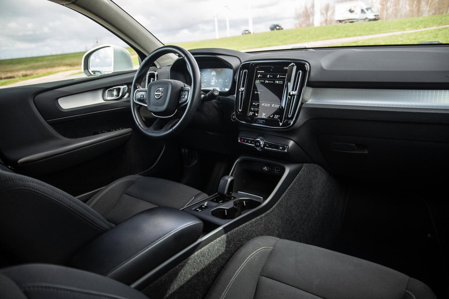 Volvo XC40 1.5 T4 Recharge Inscription AUTOMAAT / PLUG IN HYBRID / NAVI / STOELVERWARMING / CAMERA