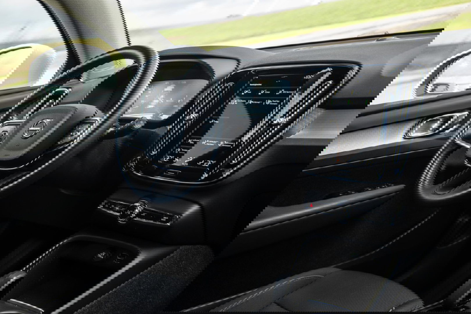 Volvo XC40 1.5 T4 Recharge Inscription AUTOMAAT / PLUG IN HYBRID / NAVI / STOELVERWARMING / CAMERA