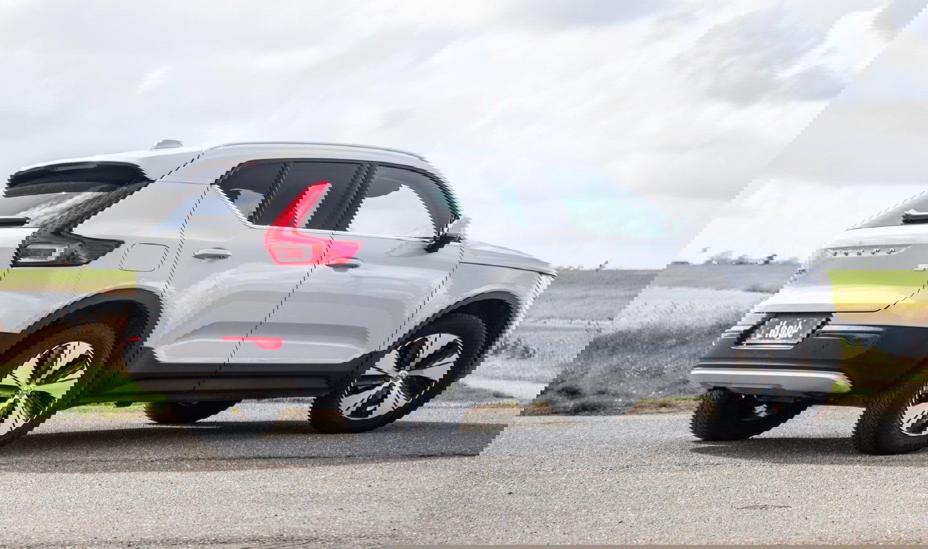 Volvo XC40 1.5 T4 Recharge Inscription AUTOMAAT / PLUG IN HYBRID / NAVI / STOELVERWARMING / CAMERA