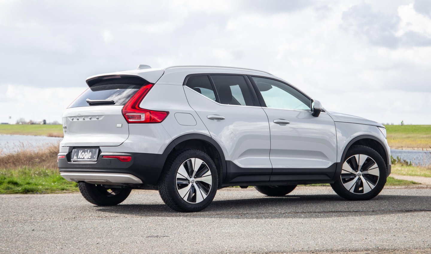 Volvo XC40 1.5 T4 Recharge Inscription AUTOMAAT / PLUG IN HYBRID / NAVI / STOELVERWARMING / CAMERA