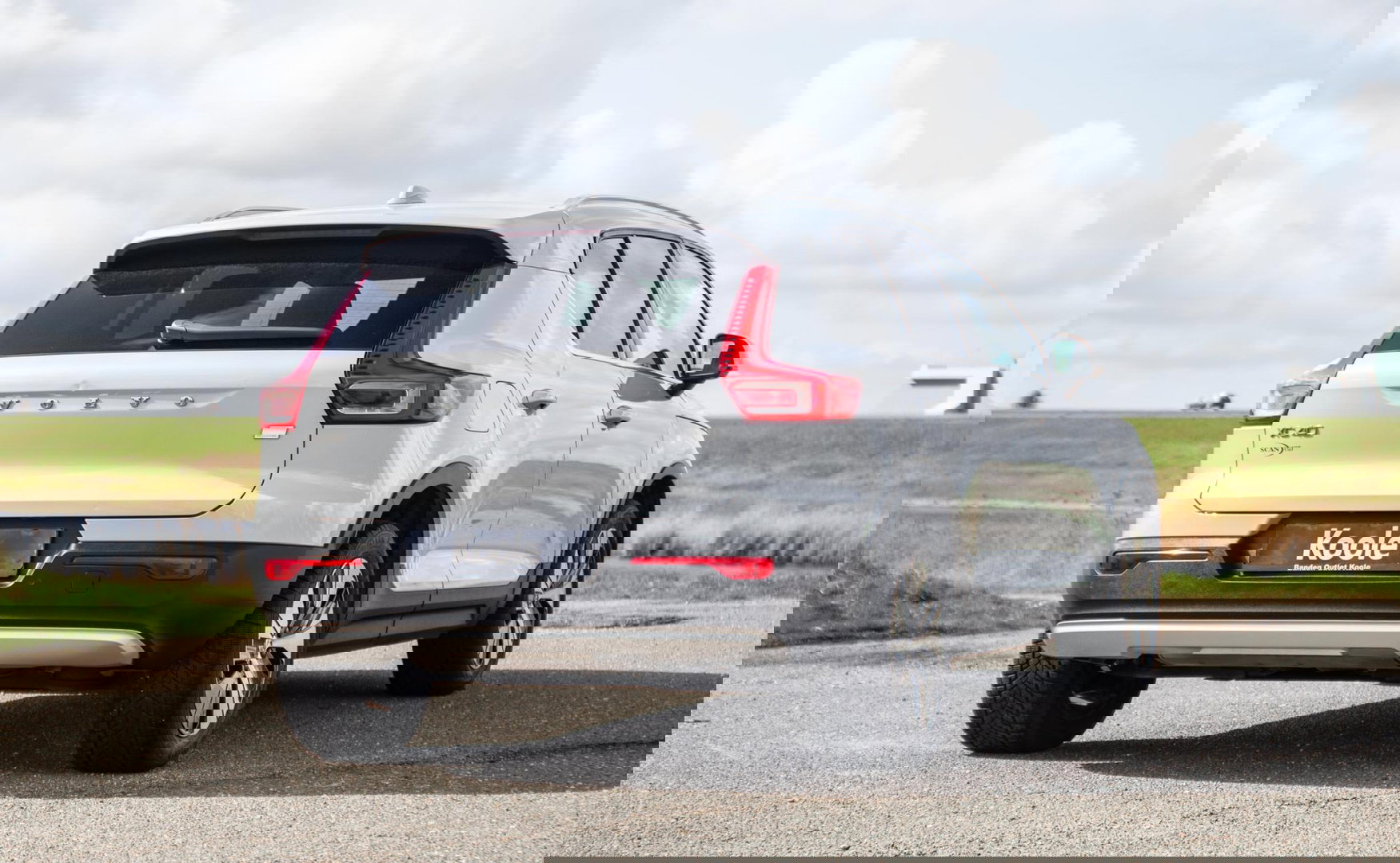 Volvo XC40 1.5 T4 Recharge Inscription AUTOMAAT / PLUG IN HYBRID / NAVI / STOELVERWARMING / CAMERA