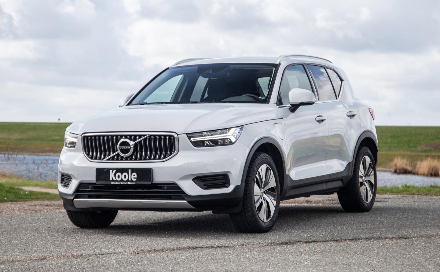 Volvo XC40 1.5 T4 Recharge Inscription AUTOMAAT / PLUG IN HYBRID / NAVI / STOELVERWARMING / CAMERA