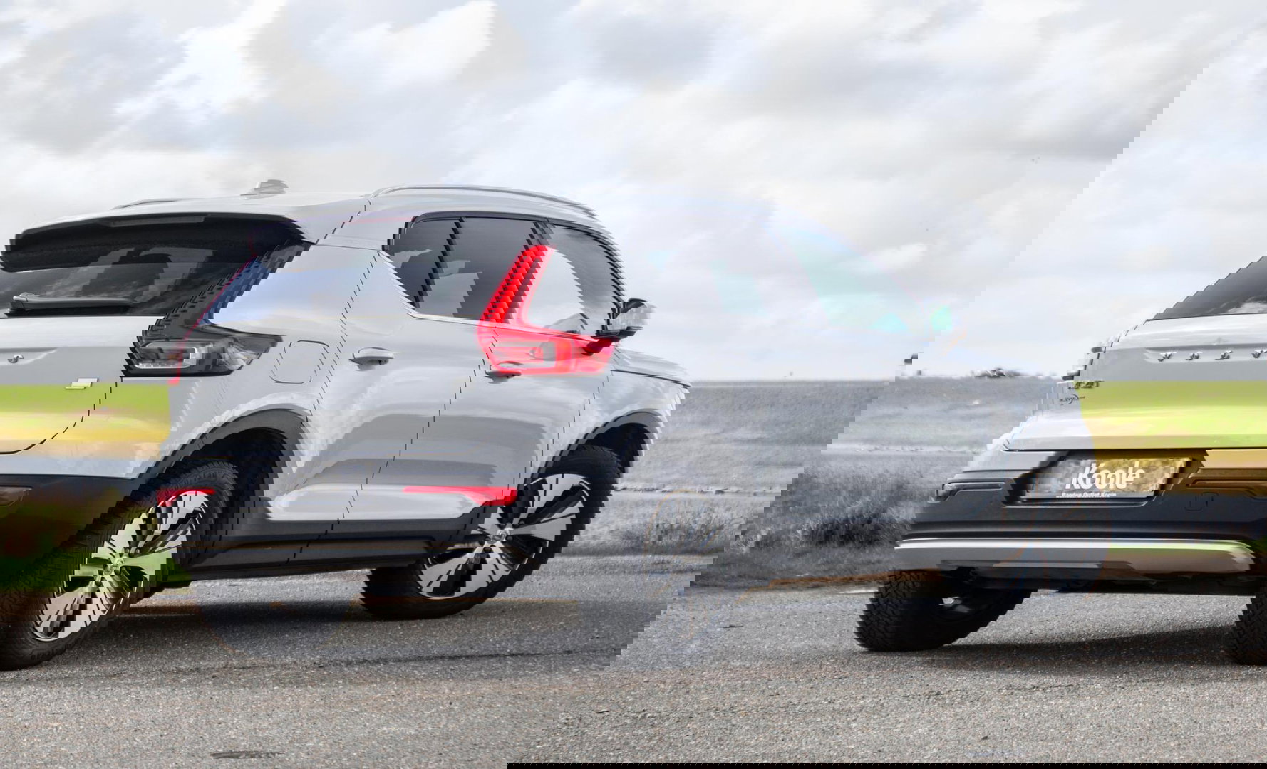 Volvo XC40 1.5 T4 Recharge Inscription AUTOMAAT / PLUG IN HYBRID / NAVI / STOELVERWARMING / CAMERA