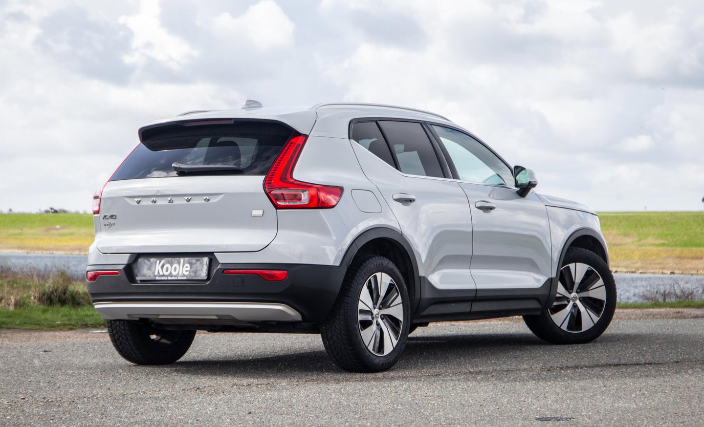 Volvo XC40 1.5 T4 Recharge Inscription AUTOMAAT / PLUG IN HYBRID / NAVI / STOELVERWARMING / CAMERA