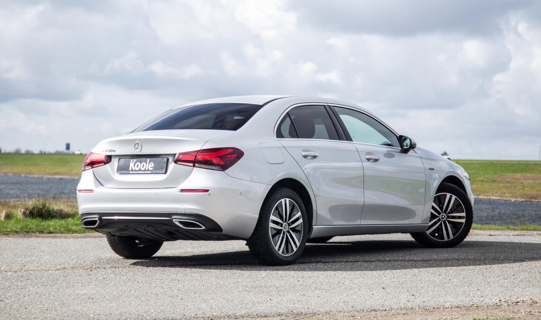 Mercedes-Benz A-Klasse 250 e Business Solution Luxury Limited CARPLAY / LEER / CAMERA / AUTOMAAT