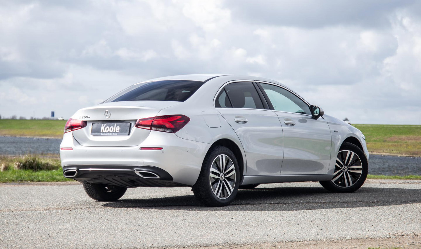 Mercedes-Benz A-Klasse 250 e Business Solution Luxury Limited CARPLAY / LEER / CAMERA / AUTOMAAT