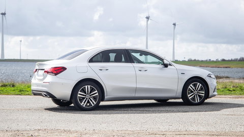 Mercedes-Benz A-Klasse 250 e Business Solution Luxury Limited CARPLAY / LEER / CAMERA / AUTOMAAT