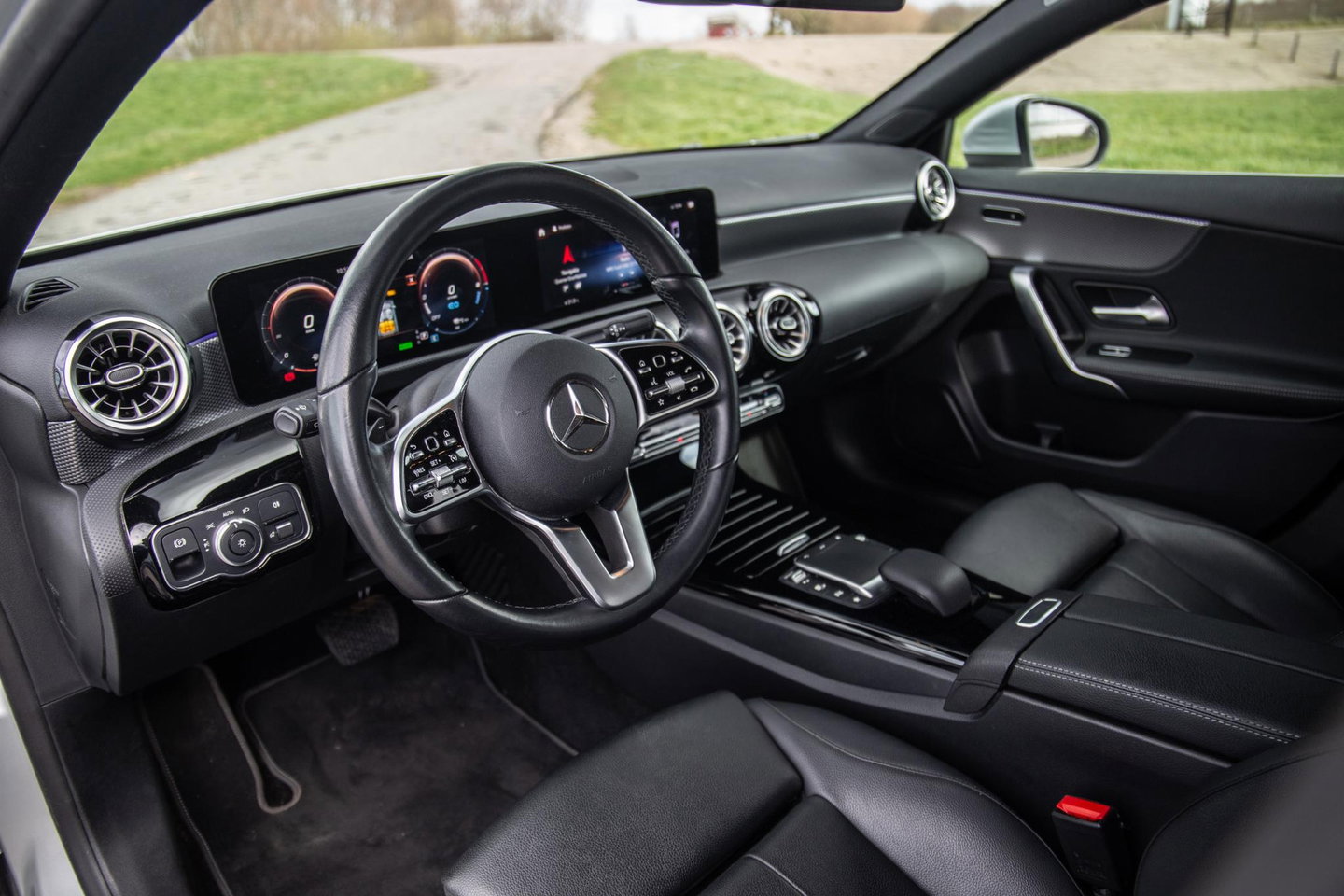 Mercedes-Benz A-Klasse 250 e Business Solution Luxury Limited CARPLAY / LEER / CAMERA / AUTOMAAT