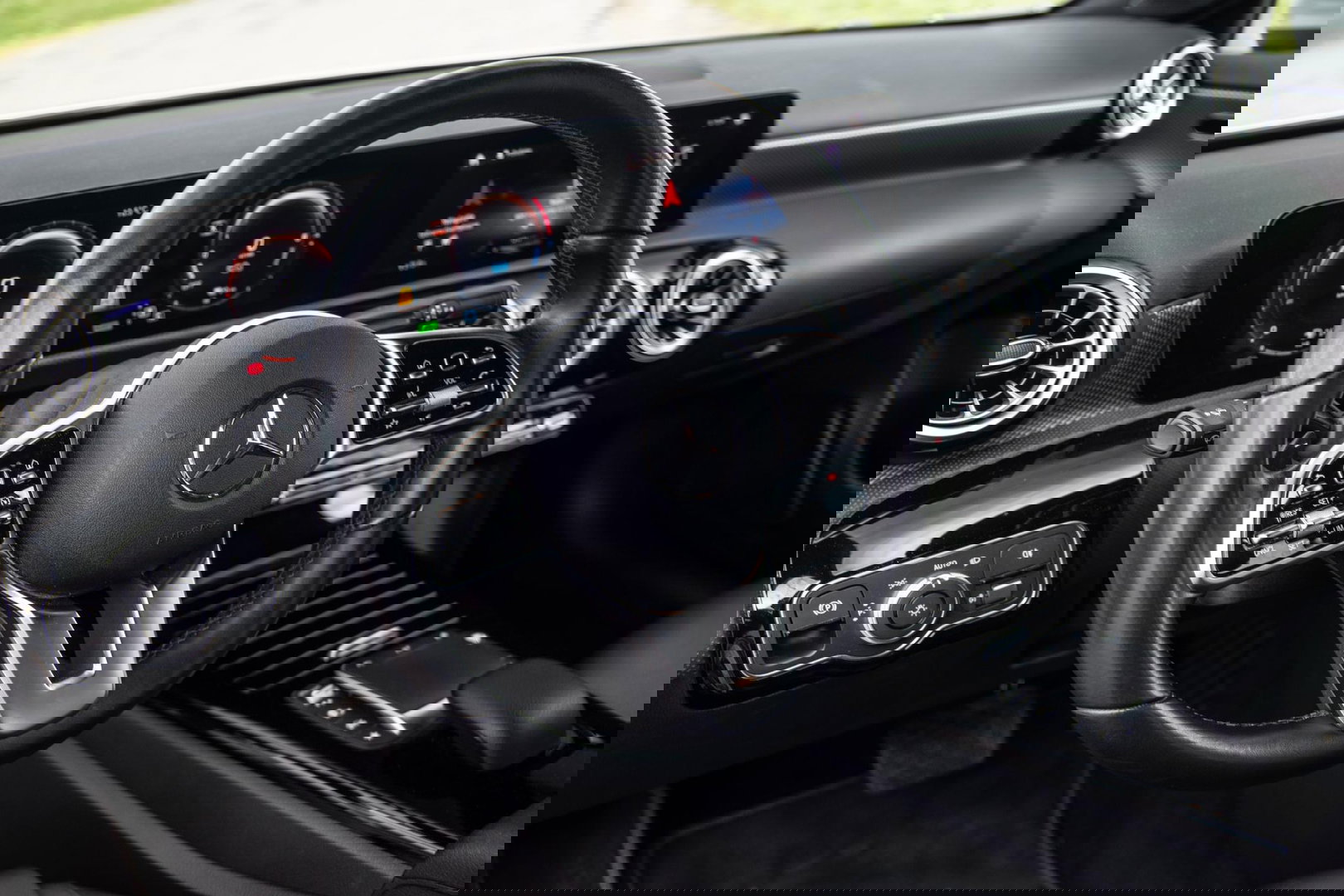 Mercedes-Benz A-Klasse 250 e Business Solution Luxury Limited CARPLAY / LEER / CAMERA / AUTOMAAT