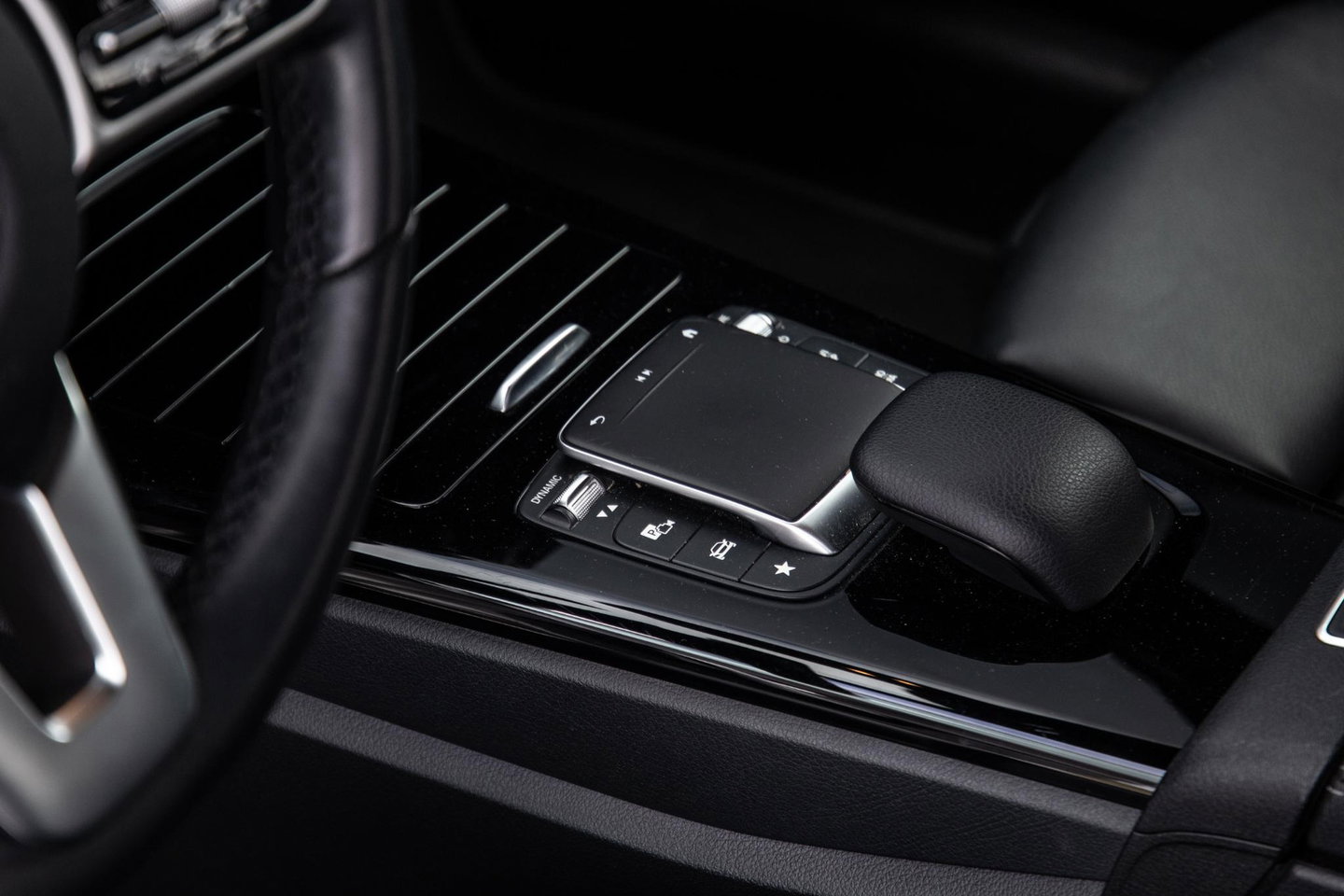 Mercedes-Benz A-Klasse 250 e Business Solution Luxury Limited CARPLAY / LEER / CAMERA / AUTOMAAT