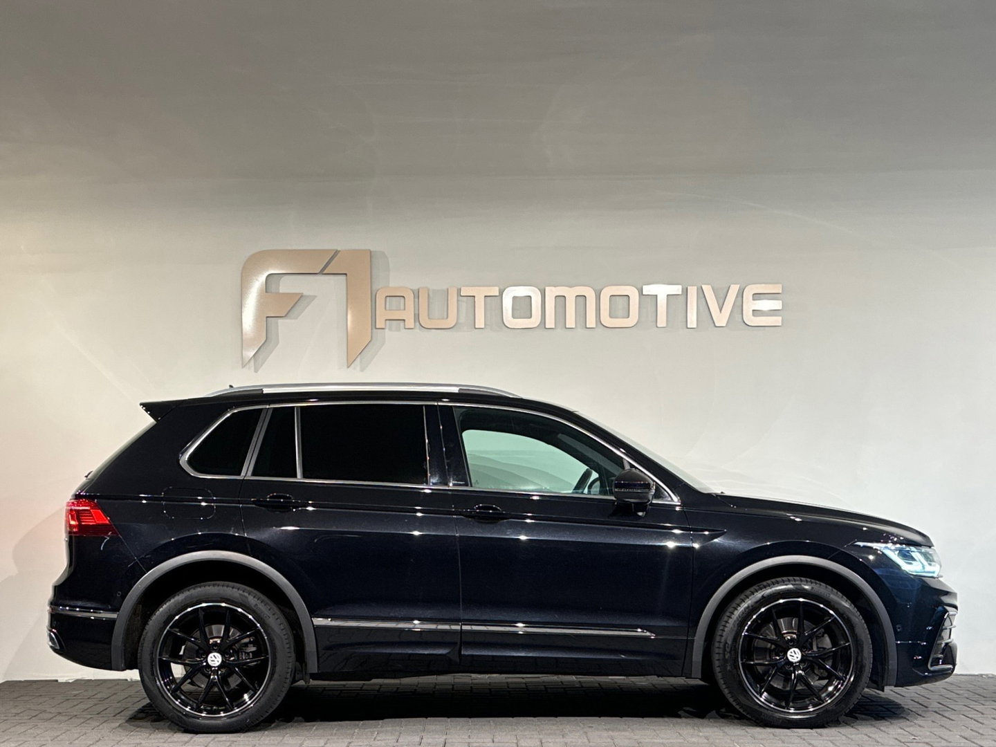 Volkswagen Tiguan 1.4 TSI eHybrid R-Line Keyles|Trekhaak|IQ