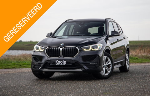 BMW X1 xDrive25e Executive CAMERA / CARPLAY / HEAD UP DISPLAY / LEDER / LED / CRUISE CONTROLE / STOELVERWARMING