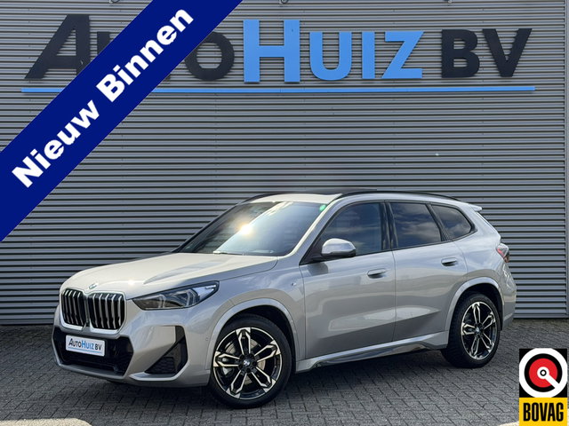 BMW X1 - sDrive20i M Sport Panoramadak Stuurwielverwarming Massage 19 Inch Keyless Entry ACC Harman-Kardon Sound 360 Gr Camera Keyless Entry Head-Up Display