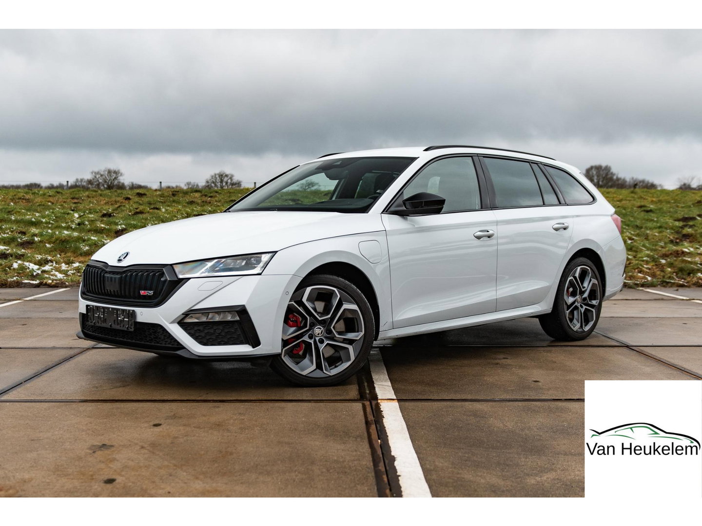 Škoda Octavia Combi 1.4 TSI RS iV PHEV | SPORT COMFORT STOELEN | HEAD UP | 19" ALTAIR VELGEN | ADAPTIVE CRUISE