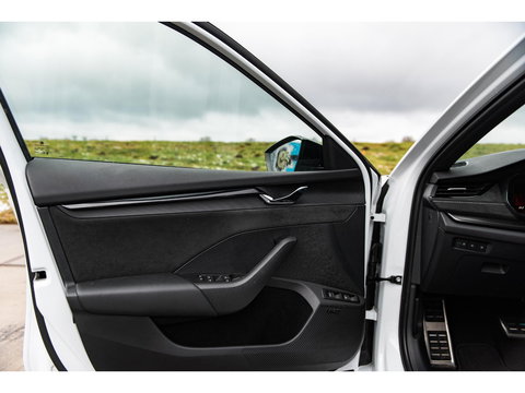 Škoda Octavia Combi 1.4 TSI RS iV PHEV | SPORT COMFORT STOELEN | HEAD UP | 19" ALTAIR VELGEN | ADAPTIVE CRUISE