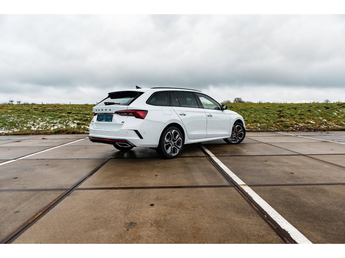 Škoda Octavia Combi 1.4 TSI RS iV PHEV | SPORT COMFORT STOELEN | HEAD UP | 19" ALTAIR VELGEN | ADAPTIVE CRUISE