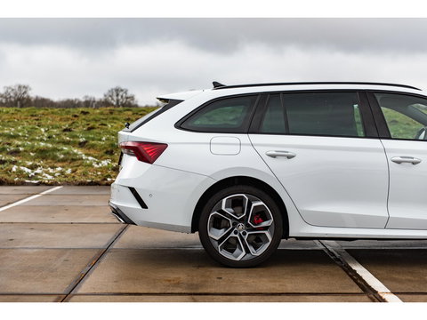 Škoda Octavia Combi 1.4 TSI RS iV PHEV | SPORT COMFORT STOELEN | HEAD UP | 19" ALTAIR VELGEN | ADAPTIVE CRUISE