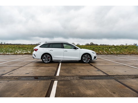 Škoda Octavia Combi 1.4 TSI RS iV PHEV | SPORT COMFORT STOELEN | HEAD UP | 19" ALTAIR VELGEN | ADAPTIVE CRUISE