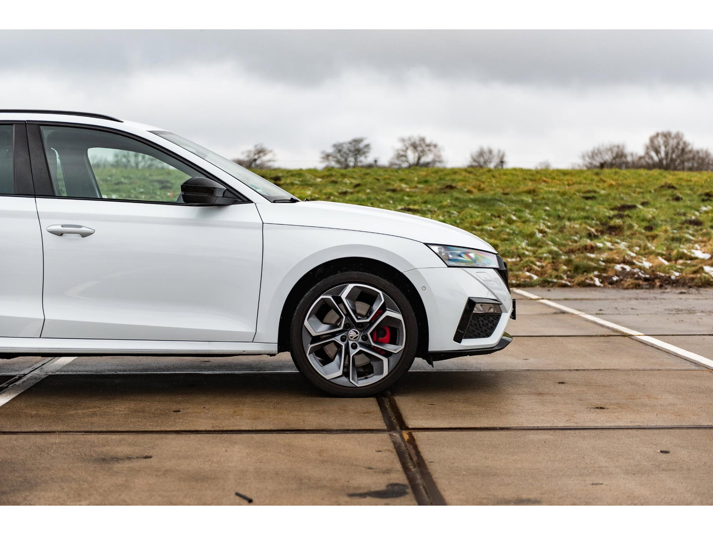 Škoda Octavia Combi 1.4 TSI RS iV PHEV | SPORT COMFORT STOELEN | HEAD UP | 19" ALTAIR VELGEN | ADAPTIVE CRUISE