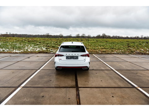 Škoda Octavia Combi 1.4 TSI RS iV PHEV | SPORT COMFORT STOELEN | HEAD UP | 19" ALTAIR VELGEN | ADAPTIVE CRUISE