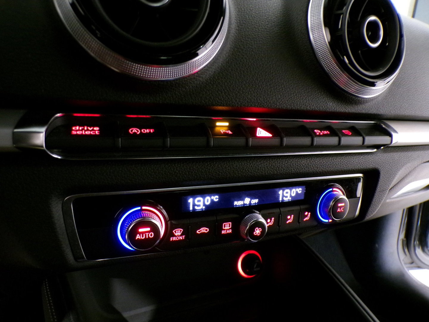 Audi A3 Sportback 1.4 TFSI 2X S-Line "Origineel NL!" Automaat! Xenon-LED Pakeersensoren Leer Sportstoelen Nieuwe-APK Garantie