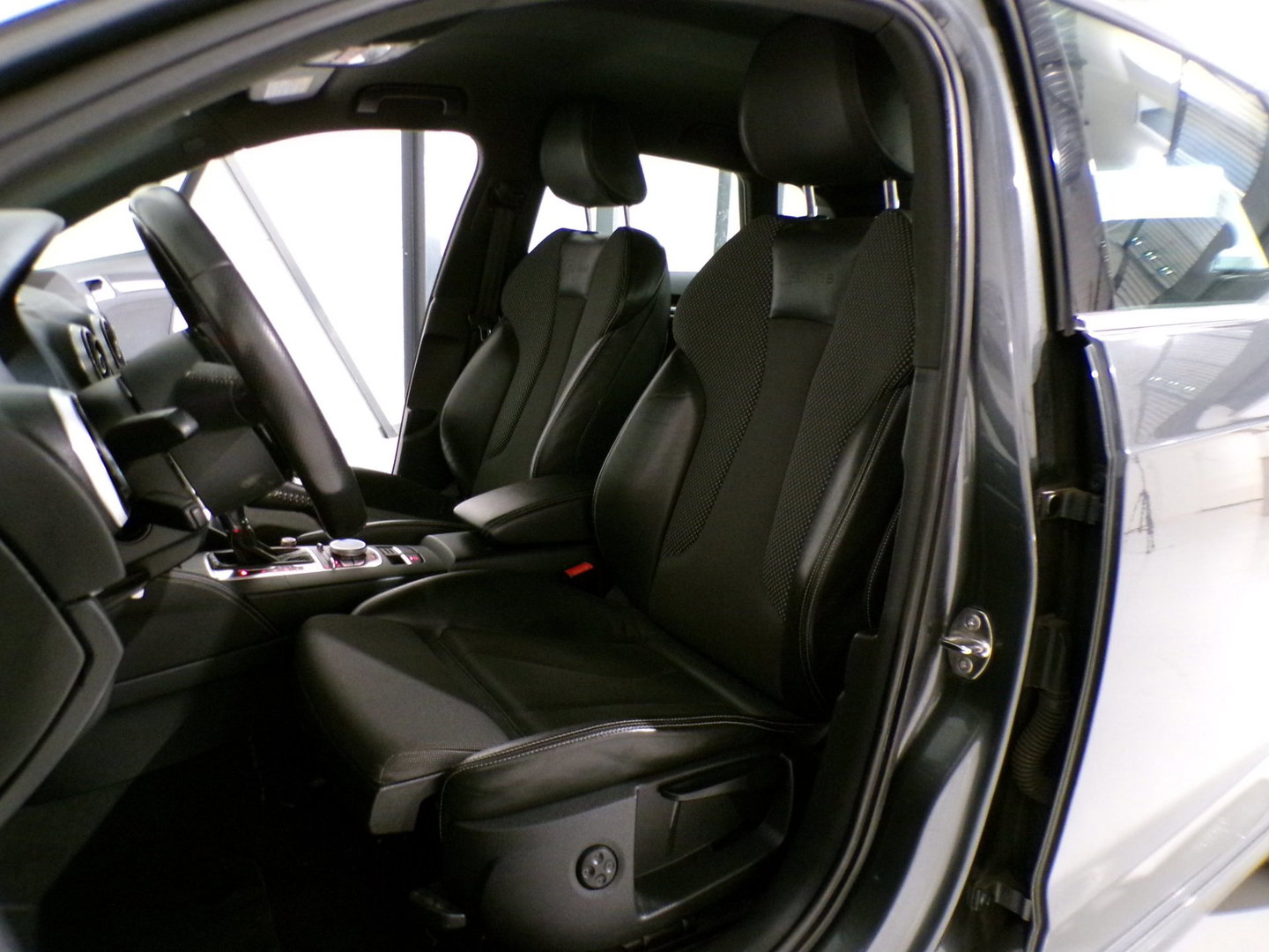 Audi A3 Sportback 1.4 TFSI 2X S-Line "Origineel NL!" Automaat! Xenon-LED Pakeersensoren Leer Sportstoelen Nieuwe-APK Garantie