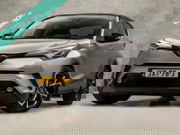 Toyota C-HR - 1.8 Hybrid Sport Automaat (NAVIGATIE, CAMERA, JBL AUDIO, ADAPTIVE CRUISE, SPORTSTOELEN, STOELVERWARMING, KEYLESS, PARKEERSENSOREN, ZWART HEMEL, NIEUWSTAAT)