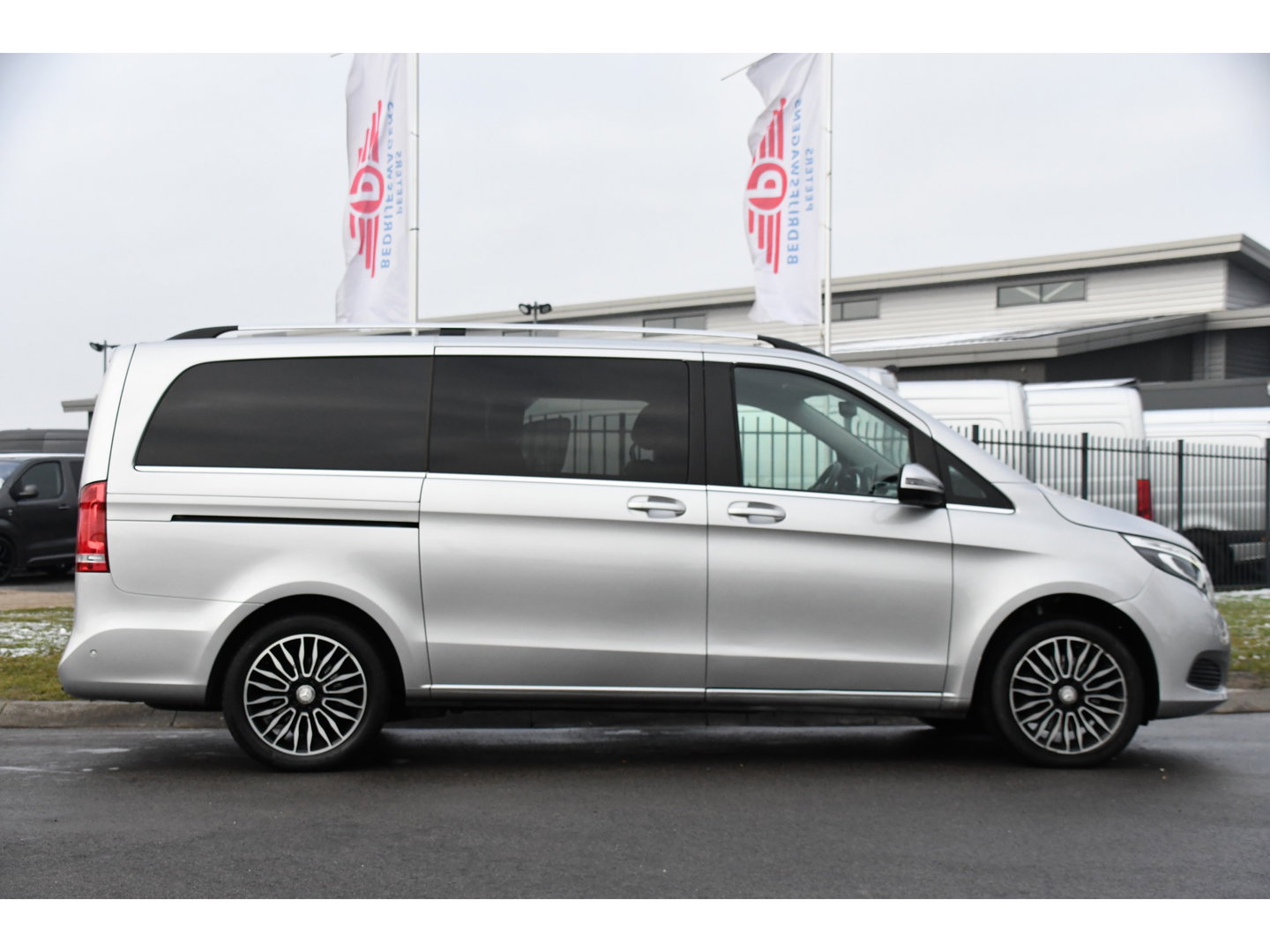 Mercedes-Benz V-Klasse 250d Lang DC Avantgarde Edition Full options! Cruise, 360 Camera, 2 x Electrische deur, Leder, Stoelverwarming, Trekhaak, LED, 190pk, Uniek!