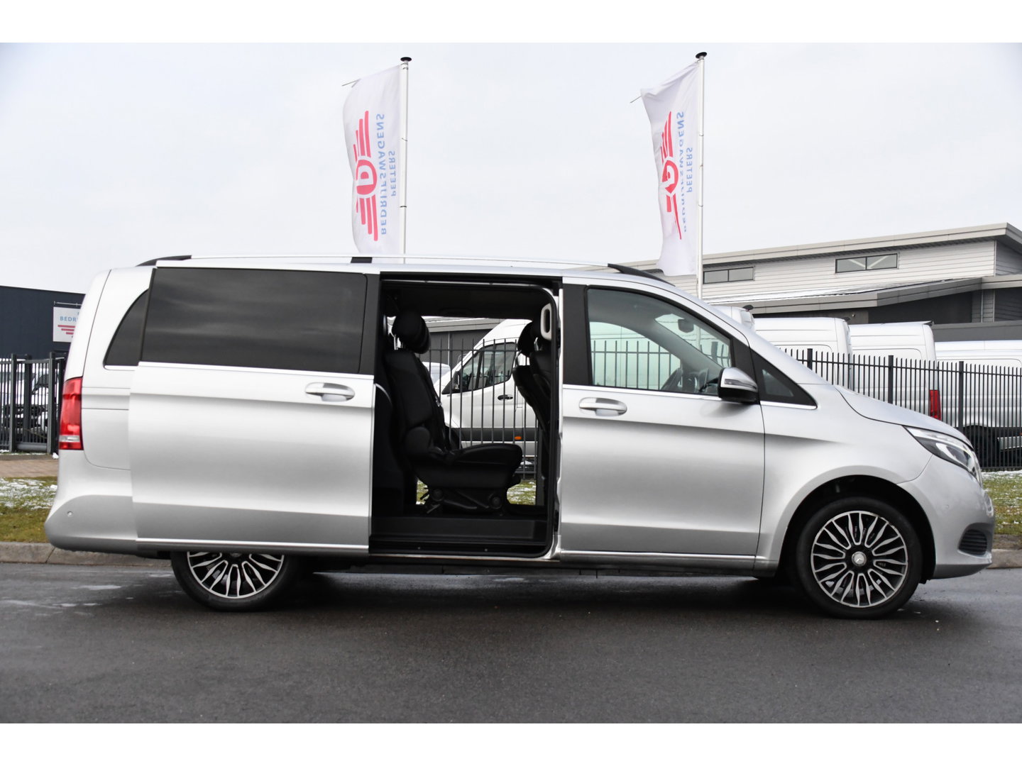 Mercedes-Benz V-Klasse 250d Lang DC Avantgarde Edition Full options! Cruise, 360 Camera, 2 x Electrische deur, Leder, Stoelverwarming, Trekhaak, LED, 190pk, Uniek!