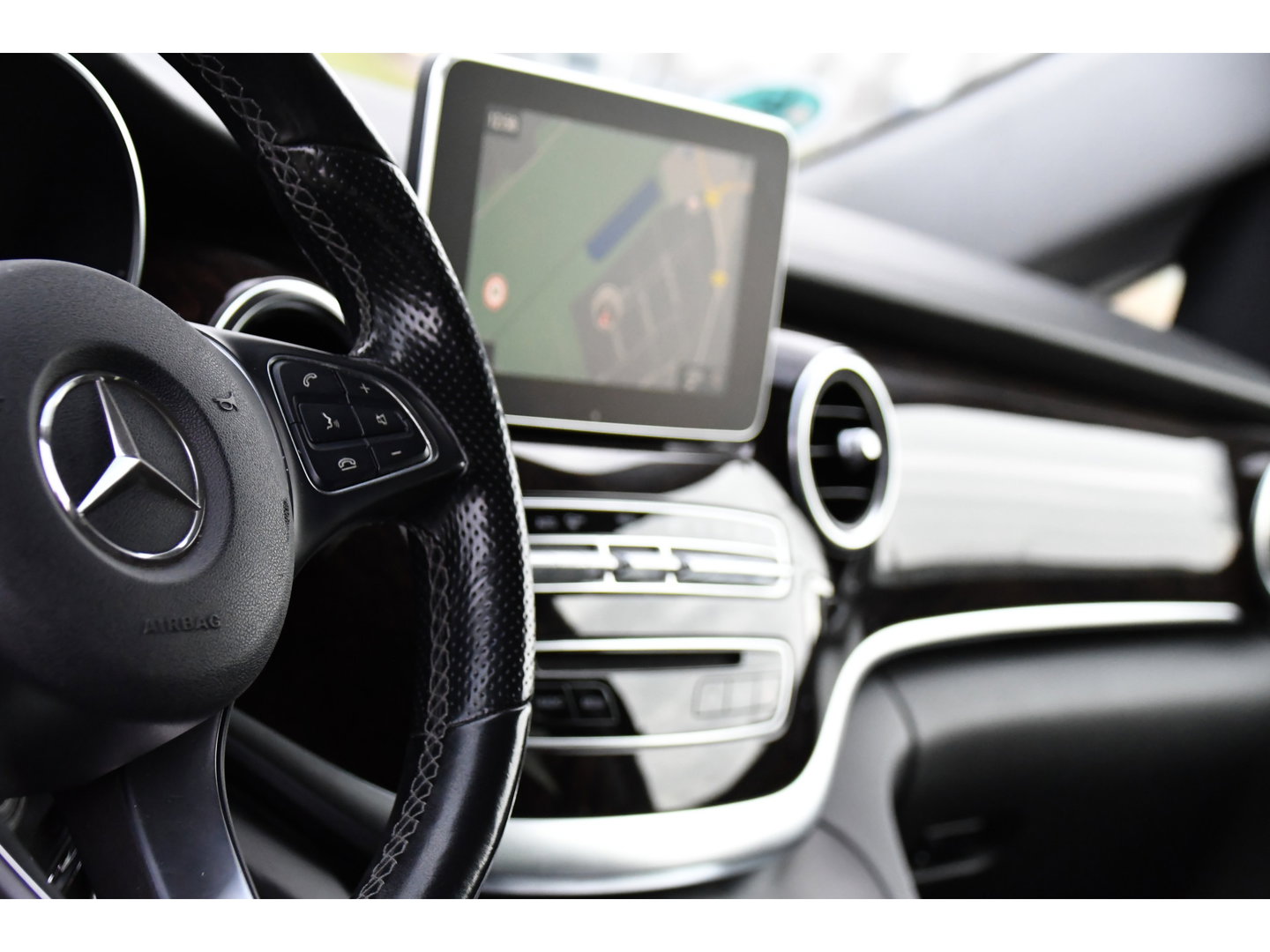 Mercedes-Benz V-Klasse 250d Lang DC Avantgarde Edition Full options! Cruise, 360 Camera, 2 x Electrische deur, Leder, Stoelverwarming, Trekhaak, LED, 190pk, Uniek!