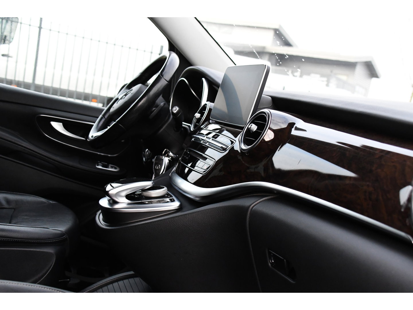 Mercedes-Benz V-Klasse 250d Lang DC Avantgarde Edition Full options! Cruise, 360 Camera, 2 x Electrische deur, Leder, Stoelverwarming, Trekhaak, LED, 190pk, Uniek!