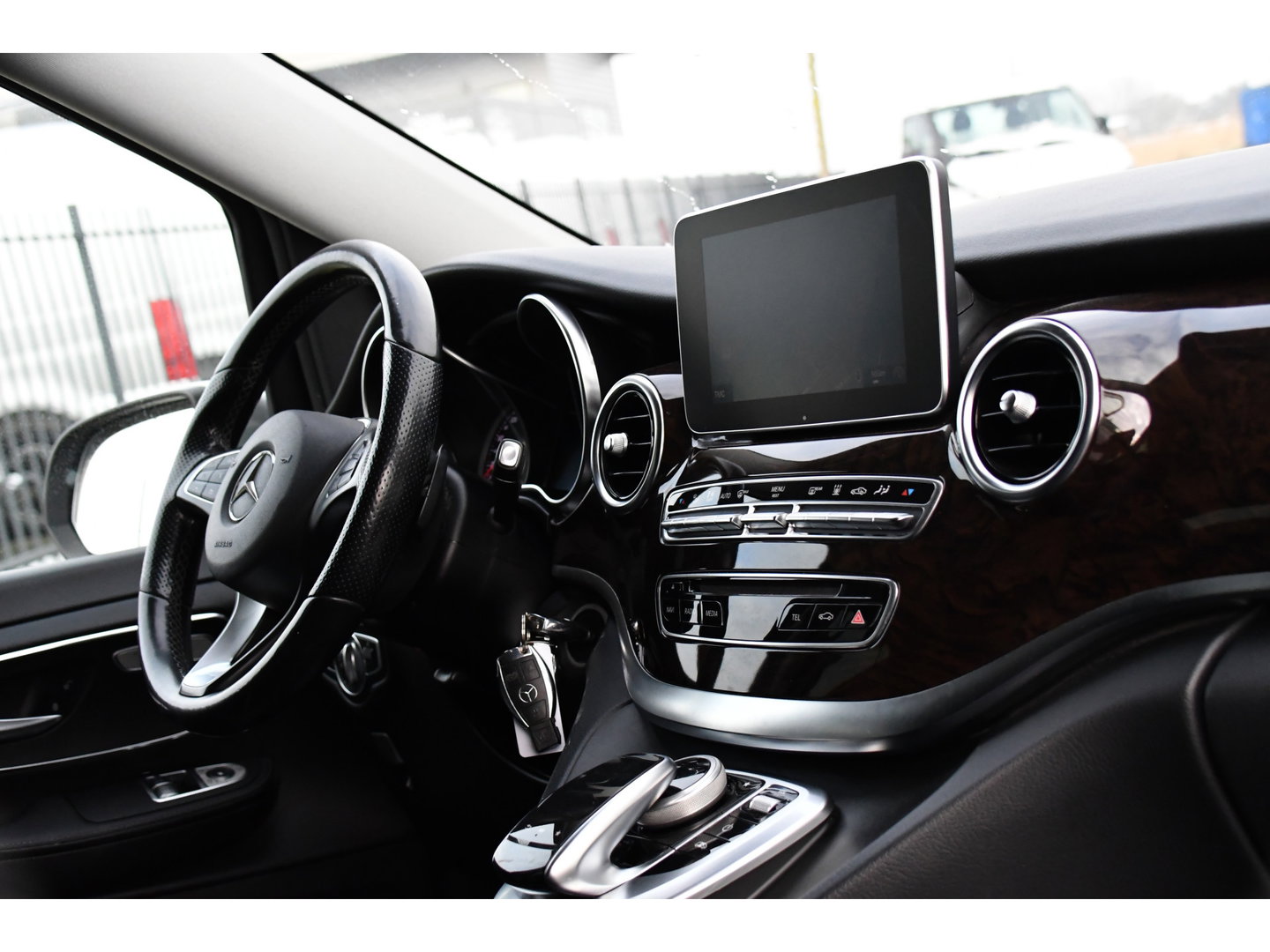 Mercedes-Benz V-Klasse 250d Lang DC Avantgarde Edition Full options! Cruise, 360 Camera, 2 x Electrische deur, Leder, Stoelverwarming, Trekhaak, LED, 190pk, Uniek!