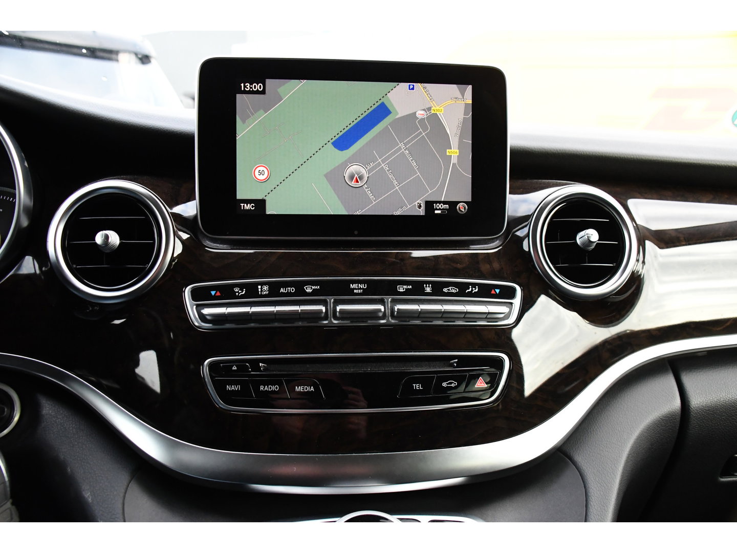 Mercedes-Benz V-Klasse 250d Lang DC Avantgarde Edition Full options! Cruise, 360 Camera, 2 x Electrische deur, Leder, Stoelverwarming, Trekhaak, LED, 190pk, Uniek!