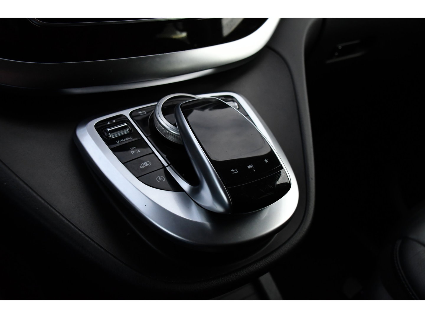 Mercedes-Benz V-Klasse 250d Lang DC Avantgarde Edition Full options! Cruise, 360 Camera, 2 x Electrische deur, Leder, Stoelverwarming, Trekhaak, LED, 190pk, Uniek!