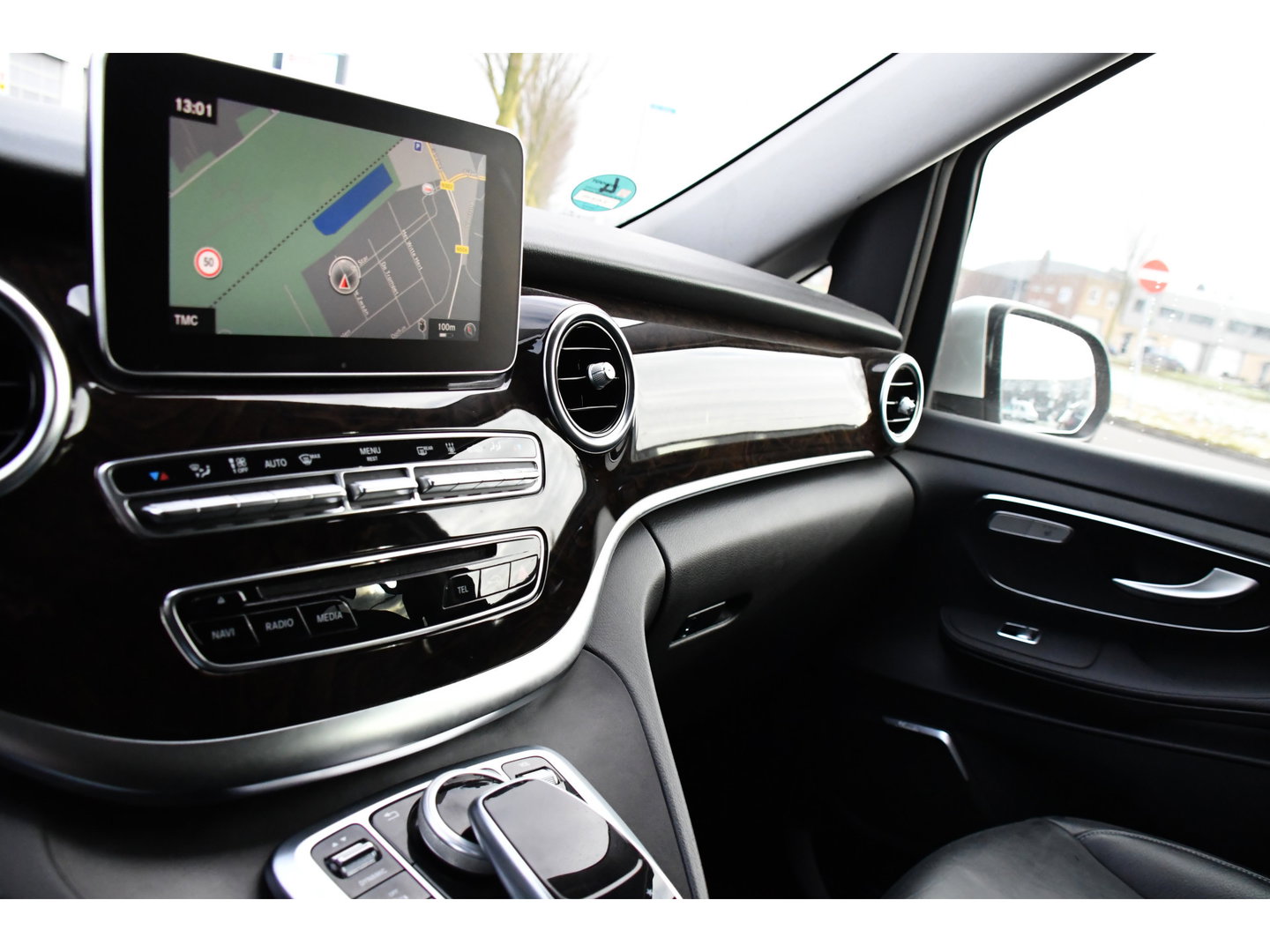 Mercedes-Benz V-Klasse 250d Lang DC Avantgarde Edition Full options! Cruise, 360 Camera, 2 x Electrische deur, Leder, Stoelverwarming, Trekhaak, LED, 190pk, Uniek!