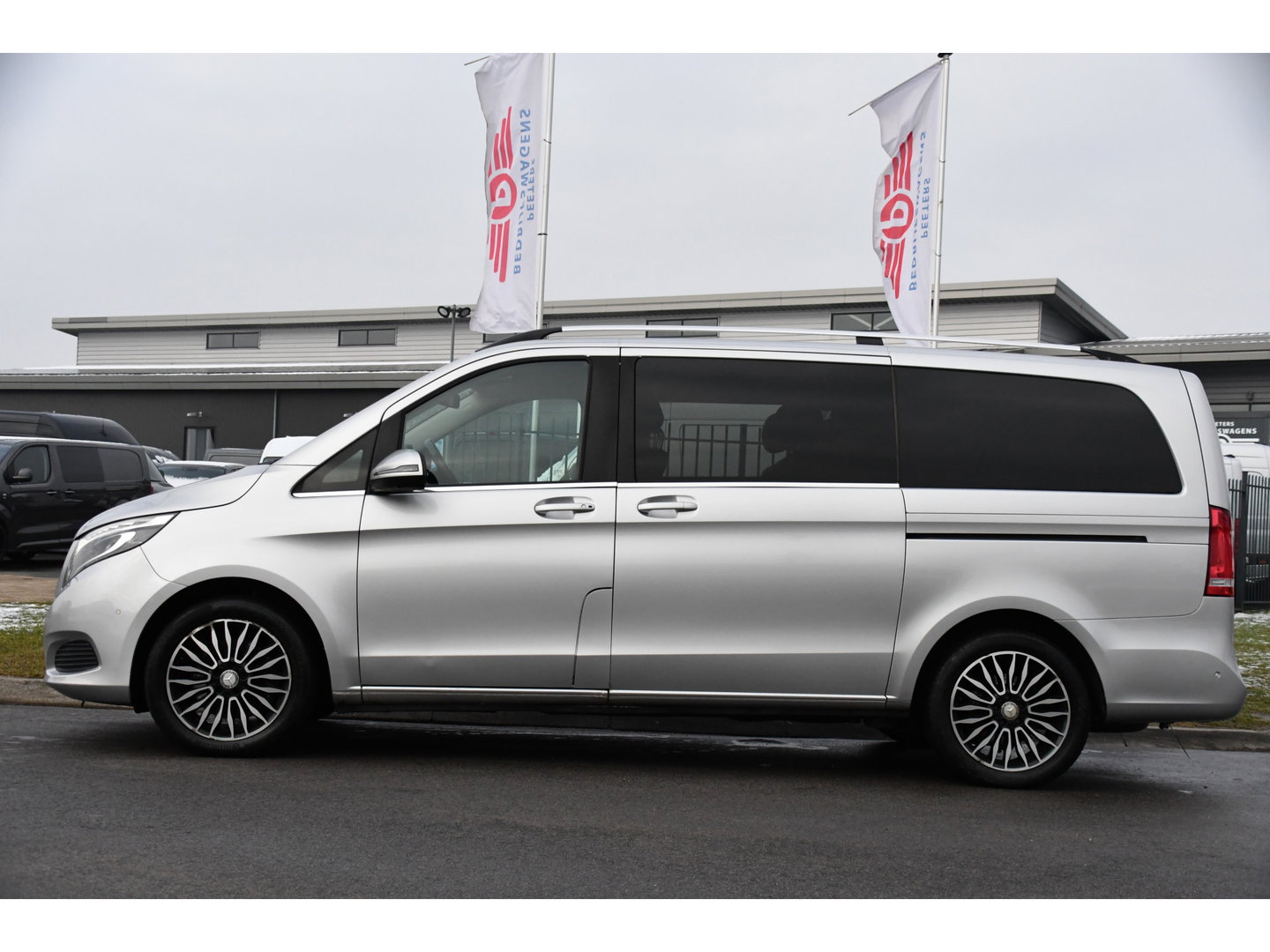 Mercedes-Benz V-Klasse 250d Lang DC Avantgarde Edition Full options! Cruise, 360 Camera, 2 x Electrische deur, Leder, Stoelverwarming, Trekhaak, LED, 190pk, Uniek!