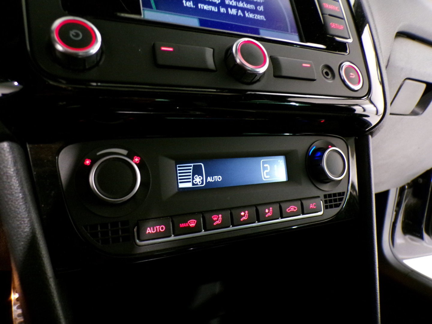 Volkswagen Polo 1.2 TSI R-Line Edition "Origineel NL!" Panoramadak Xenon-LED Navigatie Bluetooth Cruise-control 17"Velgen Garantie