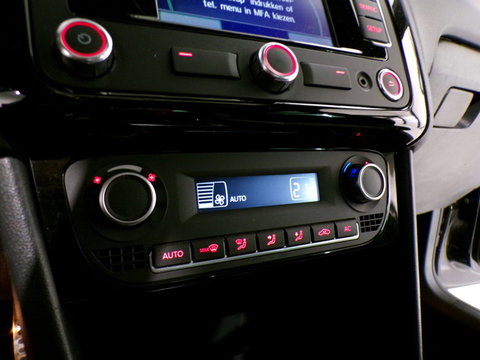 Volkswagen Polo 1.2 TSI R-Line Edition "Origineel NL!" Panoramadak Xenon-LED Navigatie Bluetooth Cruise-control 17"Velgen Garantie