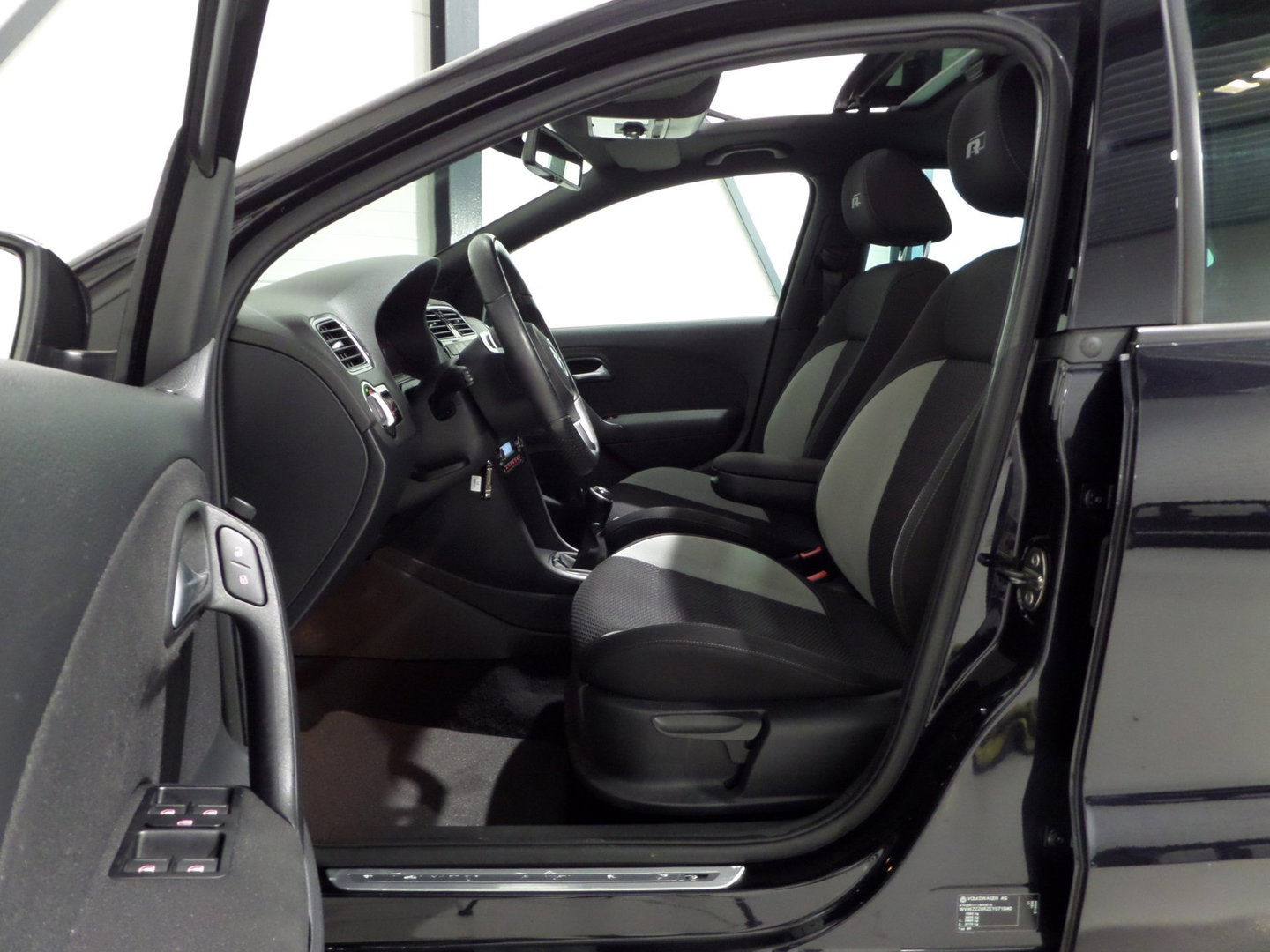 Volkswagen Polo 1.2 TSI R-Line Edition "Origineel NL!" Panoramadak Xenon-LED Navigatie Bluetooth Cruise-control 17"Velgen Garantie