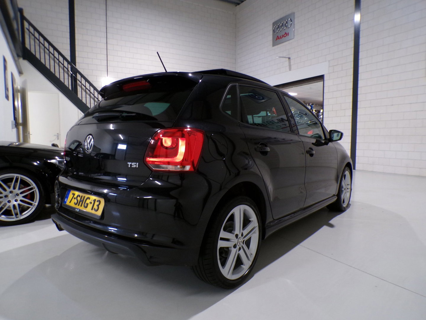 Volkswagen Polo 1.2 TSI R-Line Edition "Origineel NL!" Panoramadak Xenon-LED Navigatie Bluetooth Cruise-control 17"Velgen Garantie